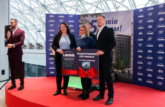 Переможцю розіграшу з нагоди 5-річчя ТРЦ Lavina Mall вручили квартиру в ЖК Lucky Land
